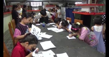 Haziran 07, 2025. Van An, Chi Linh, Hai Duong, Vietnam. Çocuklar geleneksel resimler çiziyor