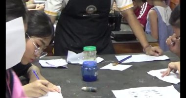 Haziran 07, 2025. Van An, Chi Linh, Hai Duong, Vietnam. Çocuklar geleneksel resimler çiziyor