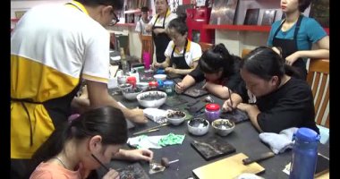 Haziran 07, 2025. Van An, Chi Linh, Hai Duong, Vietnam. Çocuklar geleneksel resimler çiziyor