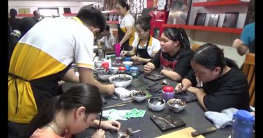 Haziran 07, 2025. Van An, Chi Linh, Hai Duong, Vietnam. Çocuklar geleneksel resimler çiziyor