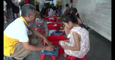 Haziran 07, 2025. Van An, Chi Linh, Hai Duong, Vietnam. Çocuklar geleneksel resimler çiziyor