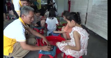 Haziran 07, 2025. Van An, Chi Linh, Hai Duong, Vietnam. Çocuklar geleneksel resimler çiziyor