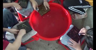 Haziran 07, 2025. Van An, Chi Linh, Hai Duong, Vietnam. Çocuklar geleneksel resimler çiziyor