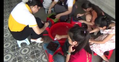 Haziran 07, 2025. Van An, Chi Linh, Hai Duong, Vietnam. Çocuklar geleneksel resimler çiziyor