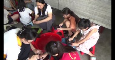 Haziran 07, 2025. Van An, Chi Linh, Hai Duong, Vietnam. Çocuklar geleneksel resimler çiziyor