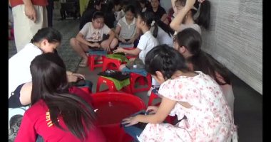 Haziran 07, 2025. Van An, Chi Linh, Hai Duong, Vietnam. Çocuklar geleneksel resimler çiziyor