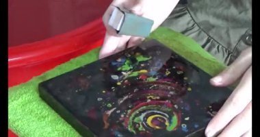 Haziran 07, 2025. Van An, Chi Linh, Hai Duong, Vietnam. Çocuklar geleneksel resimler çiziyor