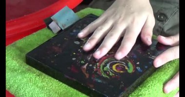 Haziran 07, 2025. Van An, Chi Linh, Hai Duong, Vietnam. Çocuklar geleneksel resimler çiziyor