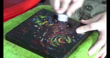 Haziran 07, 2025. Van An, Chi Linh, Hai Duong, Vietnam. Çocuklar geleneksel resimler çiziyor