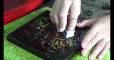 Haziran 07, 2025. Van An, Chi Linh, Hai Duong, Vietnam. Çocuklar geleneksel resimler çiziyor