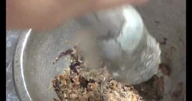 Çorba yapmak için tokmaklı yengeç