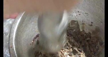 Çorba yapmak için tokmaklı yengeç