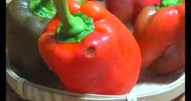 Sepette kırmızı biber.