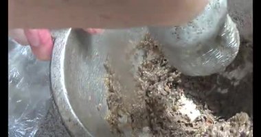 Çorba yapmak için tokmaklı yengeç