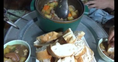 Biftek yahnisi ve yemek.