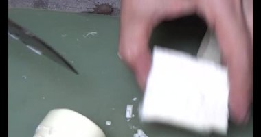 Bambu filizlerini kes.