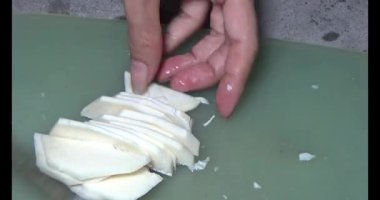 Bambu filizlerini kes.