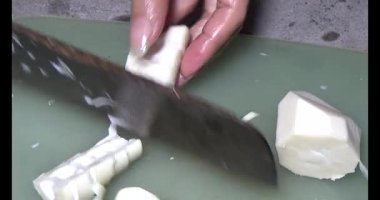 Bambu filizlerini kes.