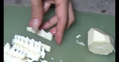 Bambu filizlerini kes.