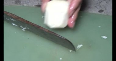 Bambu filizlerini kes.