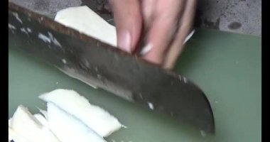 Bambu filizlerini kes.