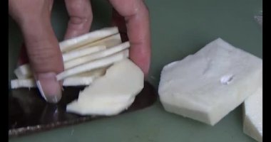 Bambu filizlerini kes.