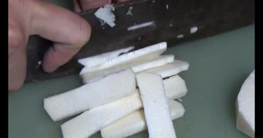 Bambu filizlerini kes.