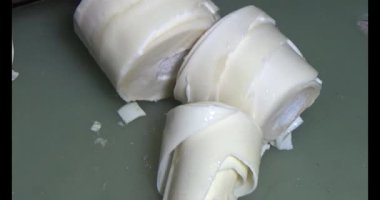 Bambu filizlerini kes.