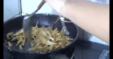 Baharat ve otlarla marine edilmiş ızgara balık.