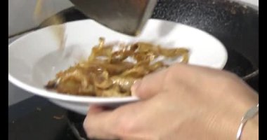 Baharat ve otlarla marine edilmiş ızgara balık.