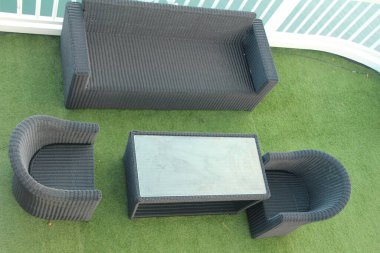 açık masa ve sandalyeler