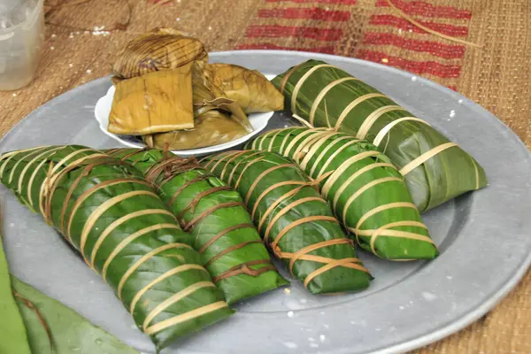 Geleneksel Banh Chung Vietnam 'da