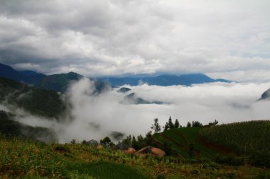 Vietnam 'daki dağ manzarası