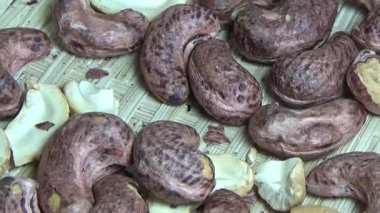 Ceviz sahnesi, kaju kabuğu.