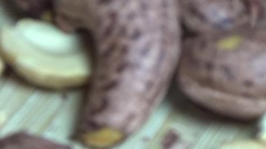 Ceviz sahnesi, kaju kabuğu.