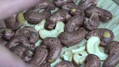 Ceviz sahnesi, kaju kabuğu.