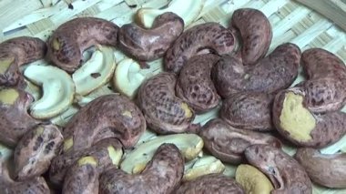 Ceviz sahnesi, kaju kabuğu.