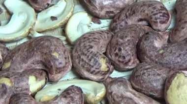 Ceviz sahnesi, kaju kabuğu.