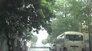 Arabadan yağmur sahnesi