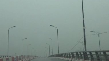 Arabadan yağmur sahnesi