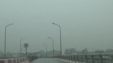 Arabadan yağmur sahnesi