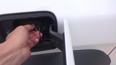 Elektrikli araç şarj istasyonu, şarj adam