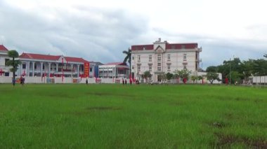 29 Ağustos 2025. Chu Van An, Hai Phong, Vietnam. Çocuklar sahada futbol oynuyor.