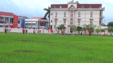 29 Ağustos 2025. Chu Van An, Hai Phong, Vietnam. Çocuklar sahada futbol oynuyor.