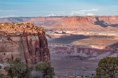 Gündoğumunda Beyaz Halka ve Henry Dağları, Canyonlands Ulusal Parkı, Utah