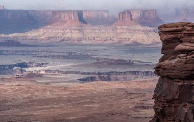 Green River Overlook, Canyonlands Ulusal Parkı, Utah 'ta çekilen fırtınadan kalma bir sis.