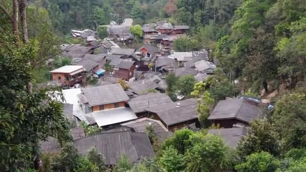 Beautiful View Ban Mae Kampong Village Surrounded Evergreen Forest Peaceful — Video