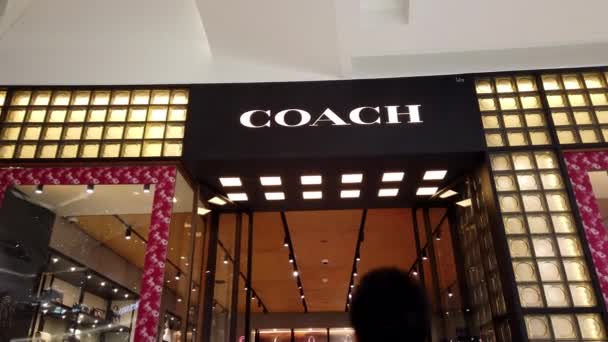 Bangkok Thailand Styczeń Widok Zewnątrz Sklepu Coach Amerykańskiej Firmy Luksusowych — Wideo stockowe