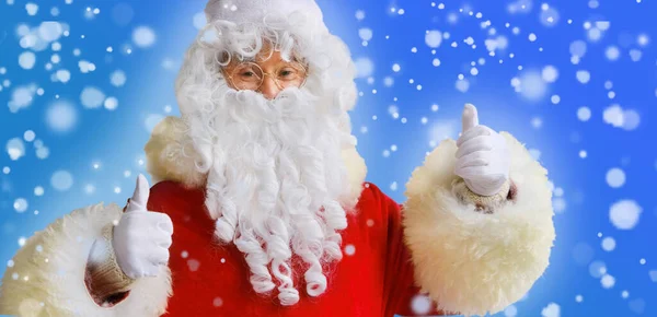 Ηλικιωμένος Άγιος Βασίλης Κοστούμι Λευκή Γενειάδα Συγχαίρει Παιδιά Και Ενήλικες — Φωτογραφία Αρχείου