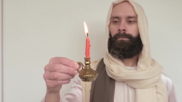 Ncil Sahnesi Mesih Genç Düşünceli Sakallı Adam Yıldır Beyaz Açık — Stok video
